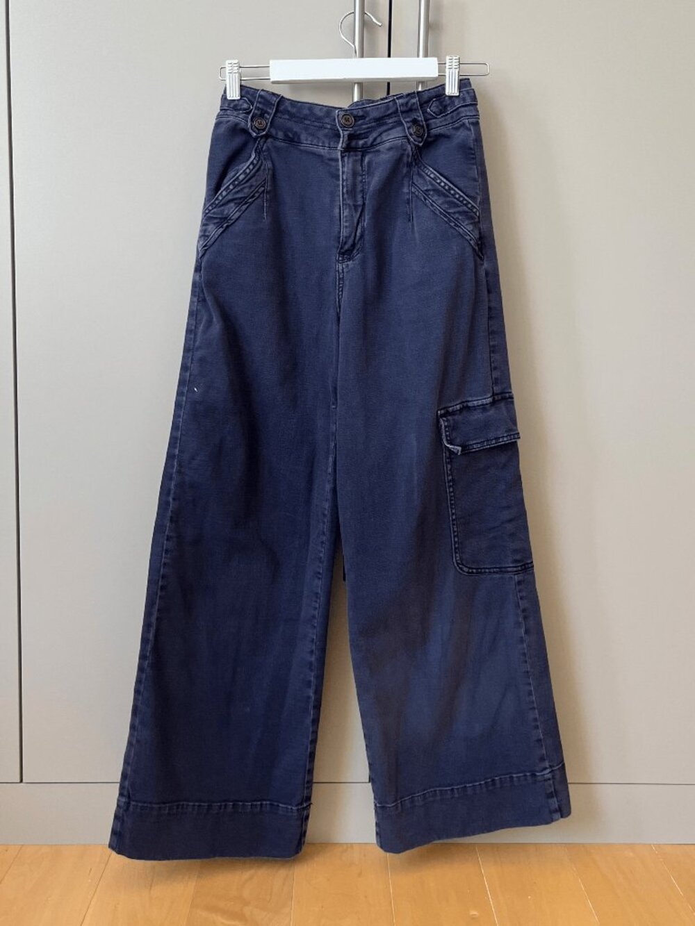 Pilcro Navy Wide Leg Cargo Pants - US 25